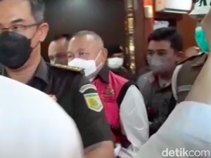 Jadi Tersangka, Alex Noerdin Diduga Minta Alokasi Gas Bumi di BUMD Sumsel