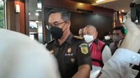 Alex langsung ditahan 20 hari ke depan di rutan Kejagung. Alex Noerdin ditahan Kejagung. (Yulida-detikcom)