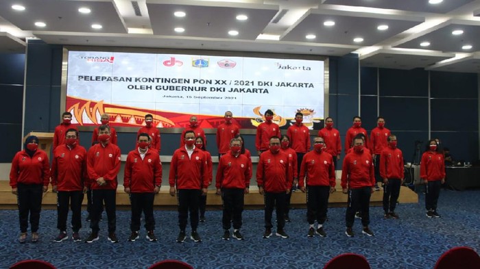 Anies Baswedan melepas Kontingen DKI Jakarta ke PON XX Papua