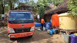Cegah Kekeringan di Ponorogo, Air Bersih Didistribusikan dengan Mobil Tangki