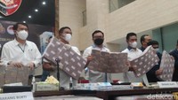 Polri bersama PPATK mengungkap kasus dugaan TPPU dari peredaran obat ilegal. Nilai kejahatan kasus tersebut mencapai Rp 531 miliar.