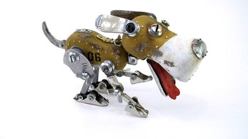 Limbah-limbah itu ia sulap menjadi hiasan berbentuk hewan, mulai dari iguana hingga anjing yang lucu seperti ini. Dok. Boredpanda.