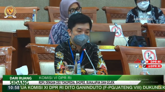 CEO Tokopedia saat rapat dengan Komisi VI DPR RI