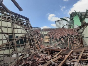 Bruk! Dua Ruangan SD di Kota Bogor Roboh