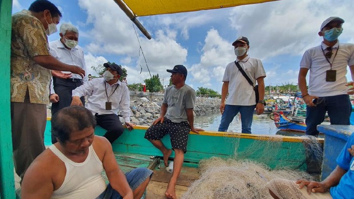 ekan Perizinan yang digelar Dinas Penanaman Modal Pelayanan Terpadu Satu Pintu (DPM-PTSP) Provinsi Jawa Timur disambut baik para nelayan
