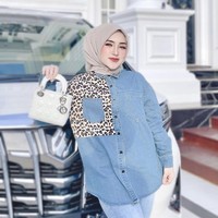 Setelah berbisnis busana muslim, Shella dan suami bertekad untuk mempunyai rumah sendiri dan tidak mengontrak. Mereka pun menabung agar bisa membeli rumah. Di tahun 2018 saya dan suami mulai menabung untuk rumah idaman. Saya gigih untuk itu, kebetulan tanah di samping rumah bantuan tersebut dijual. Alhamdulillah saya langsung beli waktu itu, tutur Shella. Foto: Dok. Instagram @shellasaukiaofficial.