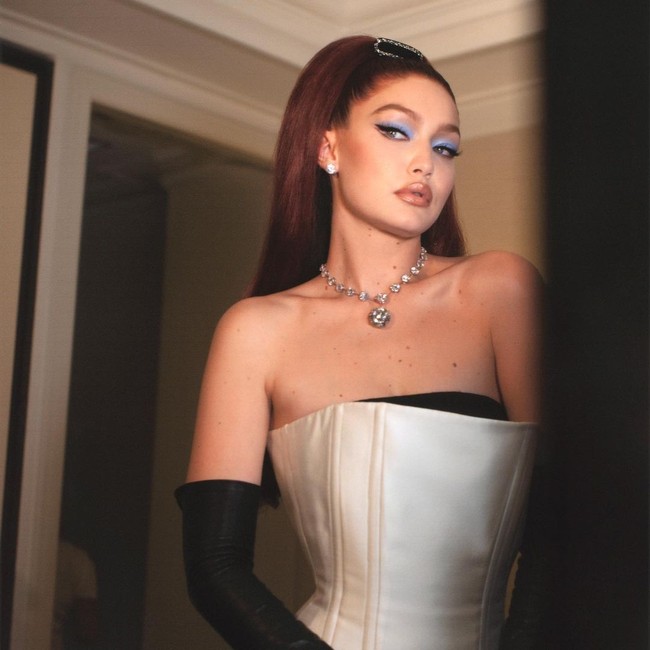 Gigi Hadid yang memiliki ayah orang Palestina itu bukan hanya sekadar tampil di catwalk saat kembali ke New York, September 2021 ini. Gigi juga menghadiri ajang Oscar-nya dunia fashion, Met Gala 2021. Foto: Instagram: @gigihadid