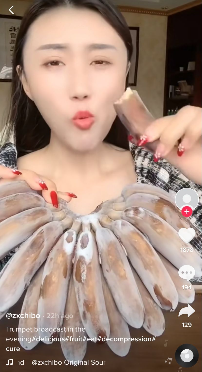 Gokil! TikToker Ini Ngemil Jahe Mentah, Netizen: Kentutnya Jadi Aromatherapy