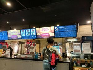 Hari Pertama Bioskop Buka Kembali di Jakarta, Pengunjung Excited!
