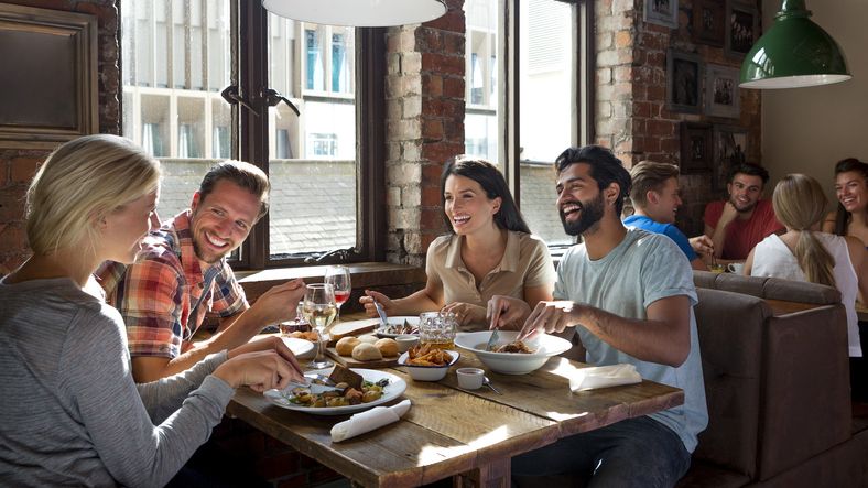 Bolehkah Muslim Makan di Restoran MIlik Non Muslim?