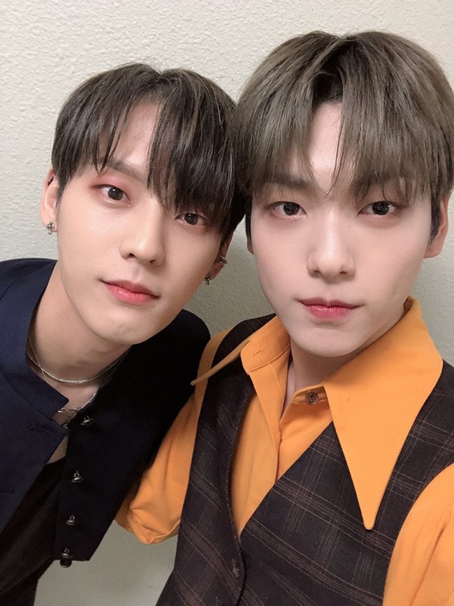 Sejak debut, Soobin TXT langsung menjadi perbincangan karena dinilai mirip Minhyuk BTOB. Keduanya bertemu dalam acara Music Bank dan akhirnya berteman akrab. Dalam acara Idol League, Minhyuk mengungkap keluarganya juga melihat kemiripannya dengan Soobin. Foto: dok Twitter TXT_members
