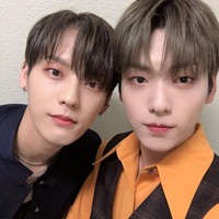 Sejak debut, Soobin TXT langsung menjadi perbincangan karena dinilai mirip Minhyuk BTOB. Keduanya bertemu dalam acara Music Bank dan akhirnya berteman akrab. Dalam acara Idol League, Minhyuk mengungkap keluarganya juga melihat kemiripannya dengan Soobin. Foto: dok Twitter TXT_members