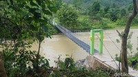Magic! Inilah jembatan di Dusun Rantelelamung, Desa Pamoseang, Kecamatan Mambi, Kabupaten Mamasa. (Abdy Febriady/detikcom)