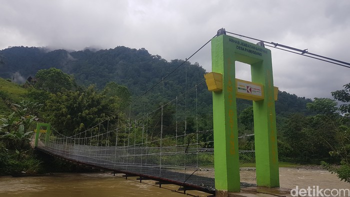 Jembatan gantung di Mamasa sudah selesai diperbaiki. 15 September 2021. (Abdy Febriady/detikcom)