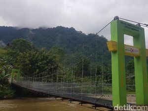 Magic! Jembatan Gantung Mamasa Sudah Bersalin Rupa
