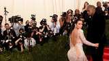 Foto: 8 Transformasi Gaya Kim Kardashian di MET Gala, Elegan Hingga Seksi