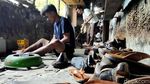 Kisah Perajin Sepatu dan Sandal di Asahan yang Bertahan Masa Pandemi