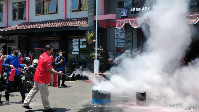 Lapas Majalengka menggelar latihan padamkan api antisipasi kebakaran