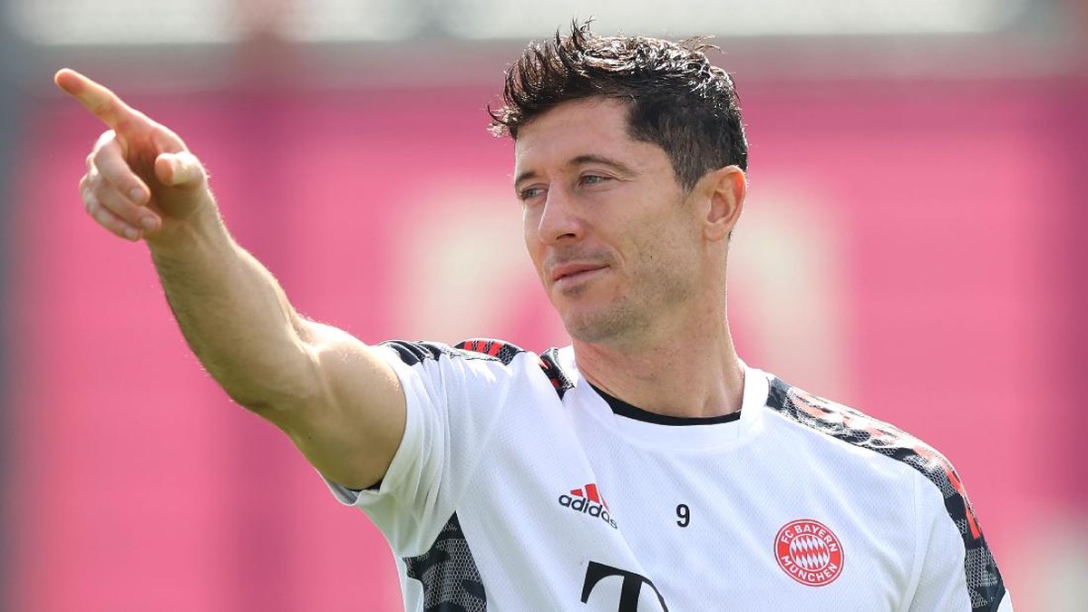 Robert Lewandowski tak melupakan jasa Pep Guardiola kepadanya. (Foto: Getty Images/Alexander Hassenstein)
