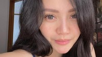 Selain sebagai ibu rumah tangga, Mawar AFI juga menjalankan bisnis di bidang kecantikan dan fashion. Foto: Instagram Mawar AFI