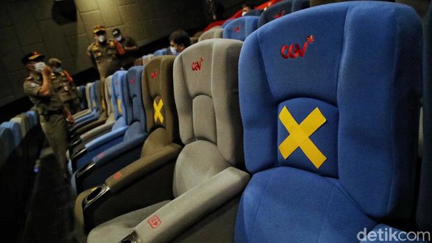 Jaringan Bioskop CGV akan membuka kembali beberapa bioskopnya secara bertahap mulai hari ini, Kamis (16/9/2021).Yuk lihat persiapannya.