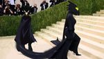Terngakak! Meme Kocak Kim Kardashian di Met Gala 2021
