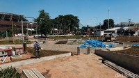 Sebagian bangunan terlihat sudah dilapisi dengan paving block.