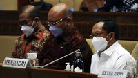 Karena ada perbedaan pandangan dengan KPU, Tito meminta Komisi II menunda pengambilan keputusan terkait tanggal pemungutan suara Pemilu 2024. Tito mengatakan pihaknya meminta waktu agar hari pemungutan suara diputuskan dalam rapat berikutnya sebelum masa reses selesai.