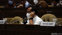 Menteri Dalam Negeri (Mendagri) Tito Karnavian mengusulkan waktu yang berbeda dengan KPU terkait jadwal pemungutan suara Pemilu 2024. Tito mengusulkan Pemilu digelar pada April atau Mei 2024. Hal ini berbeda dengan KPU yang mengusulkan Pemilu digelar 21 Februari 2024.