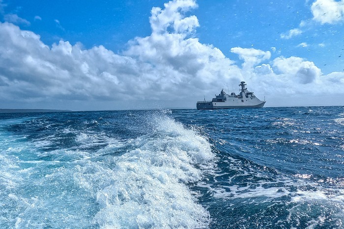 KRI RE Martadinata di perairan Pulau Selaru untuk mendukung Serbuan Vaksin.