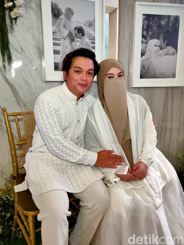 Natta Reza dan Wardah Maulina Wardah Maulina gelar tujuh bulanan
