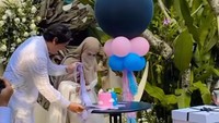 Selain syukuran 7 bulanan, Natta Reza dan Wardah Maulina juga mengadakan gender reveal atau pengumuman jenis kelamin calon bayi mereka. Foto: dok. Instagram Story Anisa Rahma