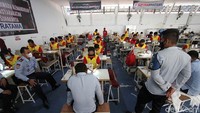 Mereka saat ini sedang mengerjakan pesanan 3.000 jersey, 3.000 kemeja dan 2.500 celana kolor.
