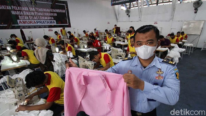 Pabrik garmen dibangun di dalam Rutan Klas I Solo, Jawa Tengah. Konveksi ini memberdayakan para warga binaan.