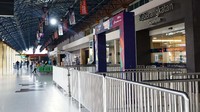 Area drop off dan pintu masuk keberangkatan Bandara Sentani Jayapura yang sudah sesuai standar kenyamanan.