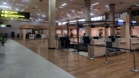 Konter check-in Bandara Sentani Jayapura.