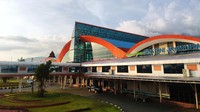 Penampakan terminal penumpang Bandara Sentani Jayapura dari area sisi udara (airside).