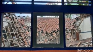 Penampakan Atap SD di Kota Bogor yang Ambruk
