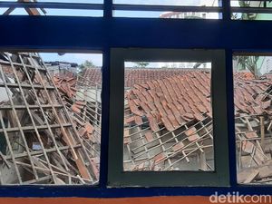 Penampakan Atap SD di Kota Bogor yang Ambruk