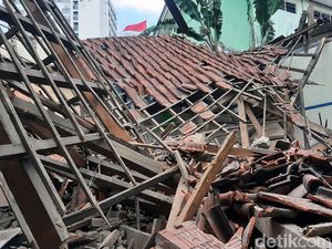 2 Ruang Kelas SD di Bogor Roboh, Bima Arya Janji Segera Perbaiki