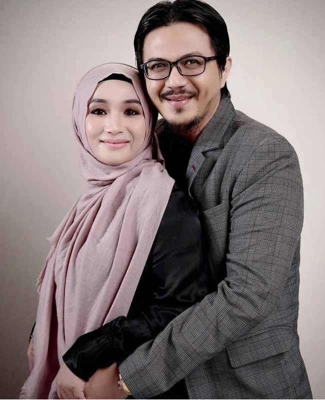 Ketika Fatimah menderita suatu penyakit dan kondisi keuangan yang sangat sulit, dia berpikir bagaimana agar bisa mendapatkan penghasilan tambahan. Dia kemudian belajar tentang ramuan herbal. Pada saat itu kondisi ekonomi sangat sulit, jadi saya berpikir apa yang bisa saya lakukan? Saya banyak belajar tentang herbal, yang kebetulan di sebelah kontrakan saya, tuturnya. Foto: Dok. Instagram @fatimahazzahrabatris.