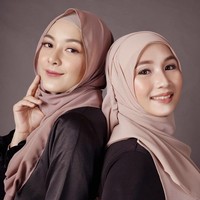  Di penghujung wawancara, Fatimah memberikan pesan bagi kamu yang ingin memulai sukses dalam menjalani usaha. Berbagi kepada sesama. Saya merasa yakin kepada kebaikan banyak orang, maka Allah akan memberikan kita kebaikan sebanyak-banyaknya, tutupnya. Foto: Dok. Instagram @fatimahazzahrabatris.