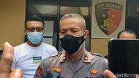 Kapolsek Tarogong Kidul, Kompol Alit Kadarusman mengatakan, pengungkapan bermula saat pelaku menjual barang curian berupa sebuah motor sekutik di Facebook.