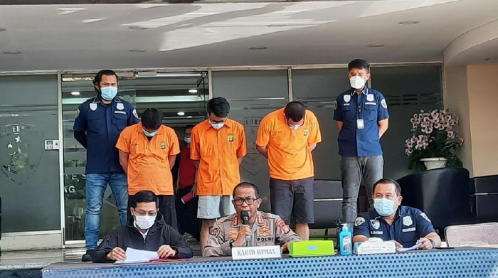 Polda Metro Jaya membongkar pemalsuan pelat rahasia DPR hingga RF (Yogi Ernes/detikcom)