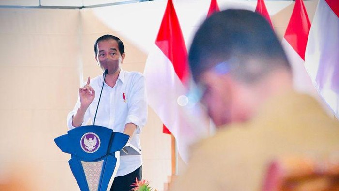 Presiden Jokowi saat memberikan arahan untuk kepala daerah di Aceh