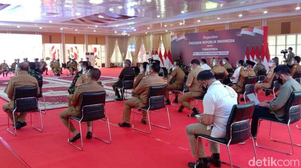 Presiden Jokowi memberikan arahan soal vaksinasi kepada kepala daerah se-Sumut.