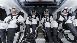 Momen 4 Warga Biasa Terbang ke Luar Angkasa Naik Roket SpaceX