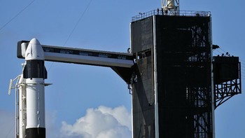 Penerbangan ini mencatat sejarah karena semua penumpangnya merupakan warga sipil yang tidak dilatih untuk menjadi astronaut NASA. Foto: AP