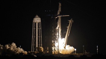 Ada juga Hayley Arceneaux selaku asisten di St Jude Childrens Research Hospital. Hayley yang berumur 29 tahun pernah menderita kanker tulang pada umur 10 tahun. Isaacman ingin mengumpulkan sumbangan uang untuk rumah sakit tersebut. Foto: AP