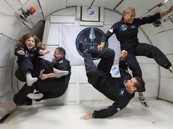 Momen 4 Warga Biasa Terbang ke Luar Angkasa Naik Roket SpaceX